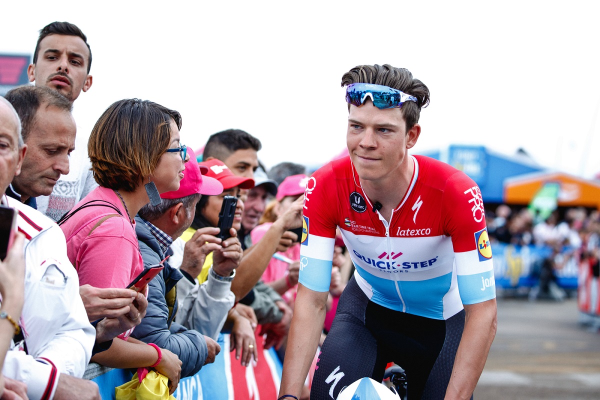 开云体育APP下载-日本碾压波兰，贝林厄姆点燃赛场