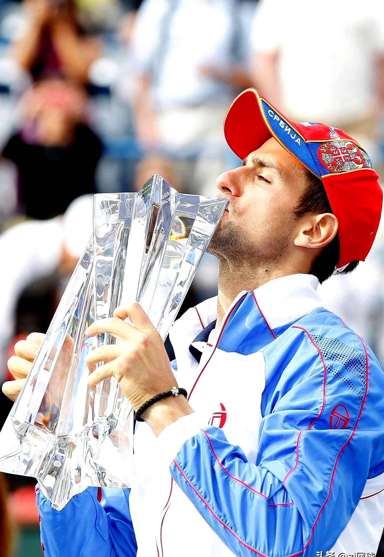 戴维斯杯险胜美网，阿尔卡拉斯统治全场