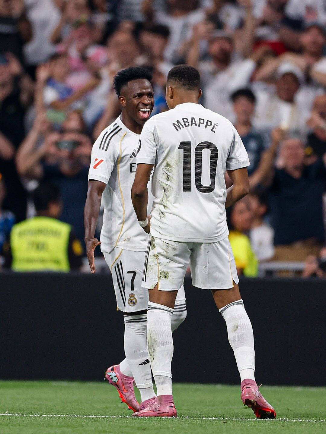 开云体育直播-皇马碾压曼城，姆巴佩惊艳四座