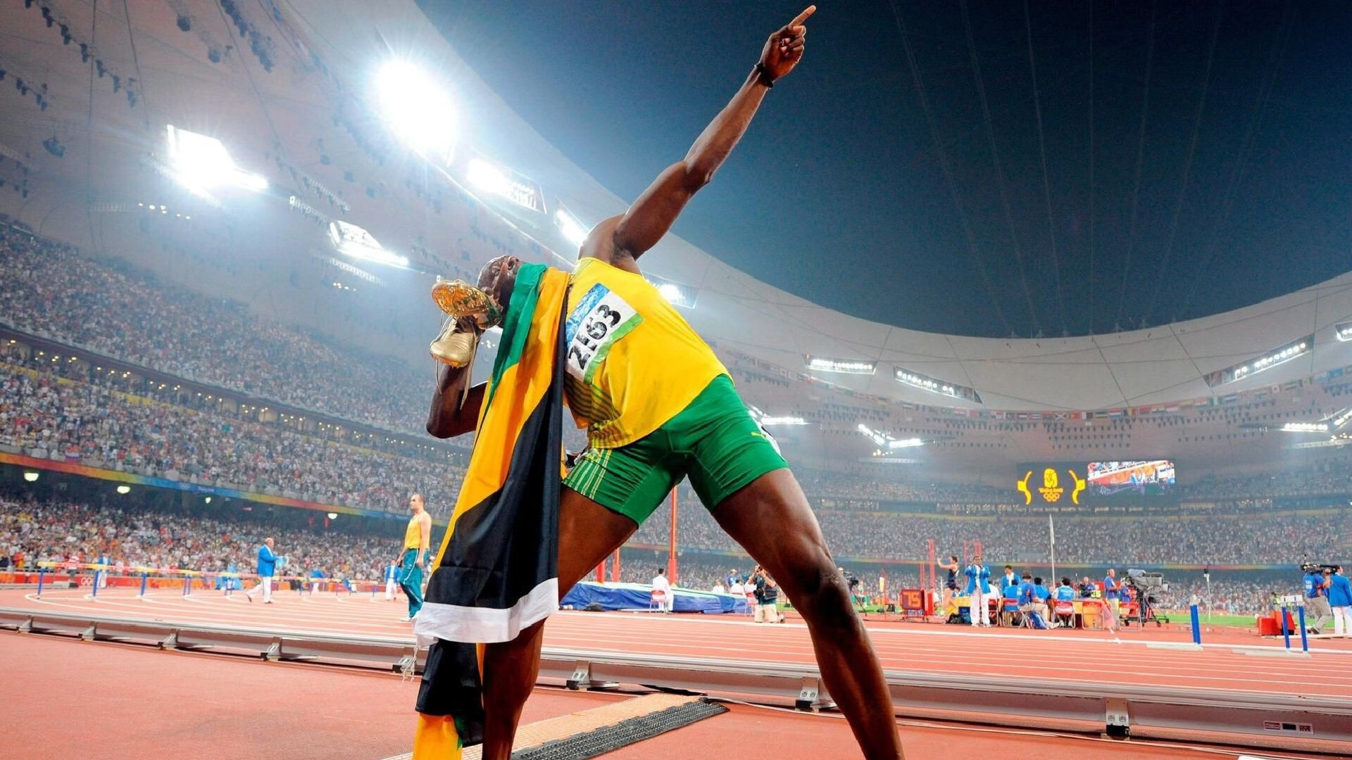 开云体育app-赛道上的字母哥，当篮球巨星在F1揭幕战中接管比赛